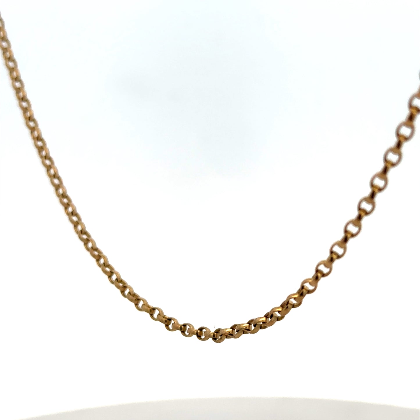 9ct yellow gold belcher chain weighing 6.2g, crafted by Reeves and Sons, with intricate links and polished finish.