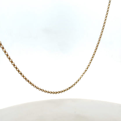 Reeves and Sons 9ct yellow gold belcher chain, 2.8g, showing a close-up of the gold chain with detailed links.