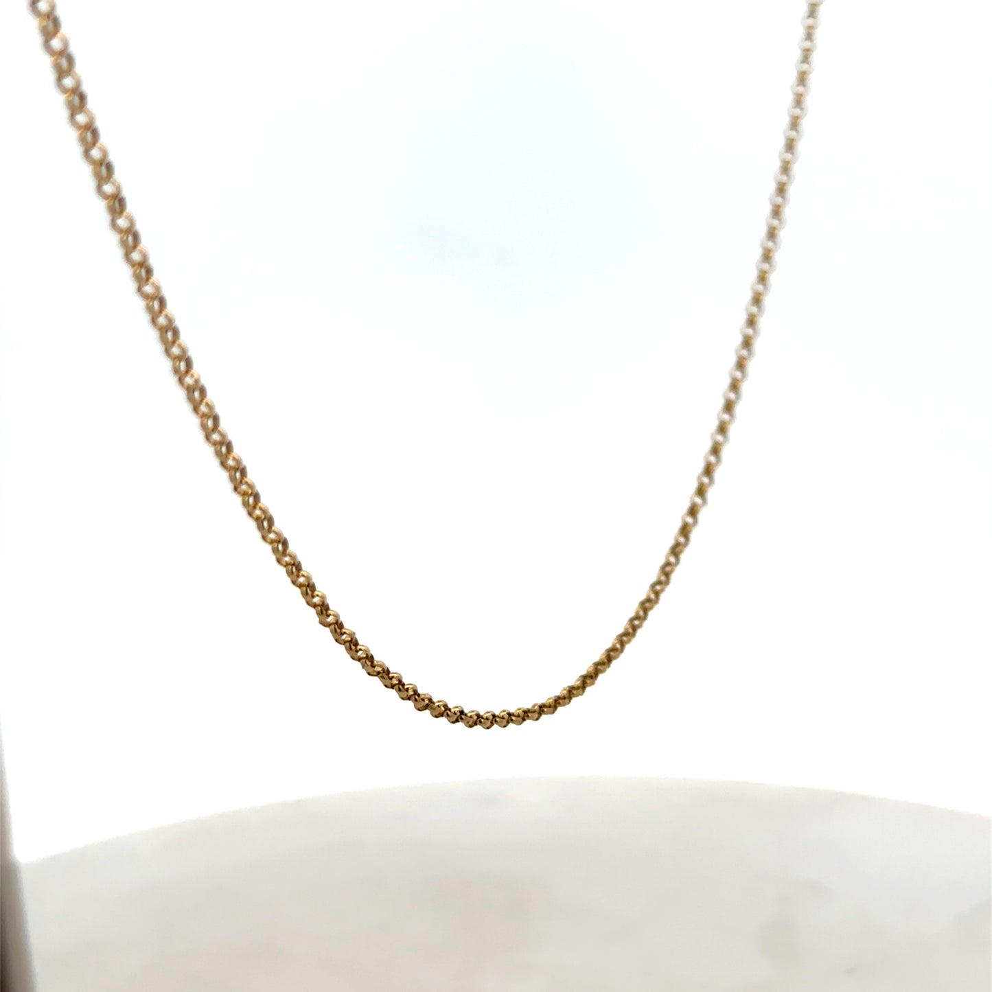 9ct yellow gold belcher chain by Reeves and Sons, 2.8g, showing close-up of chain links and gold shine.