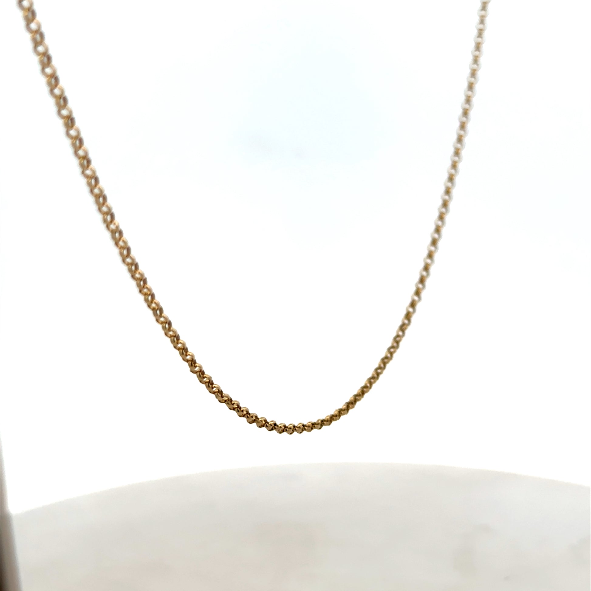 9ct yellow gold belcher chain by Reeves and Sons, 2.8g, showing close-up of chain links and gold shine.