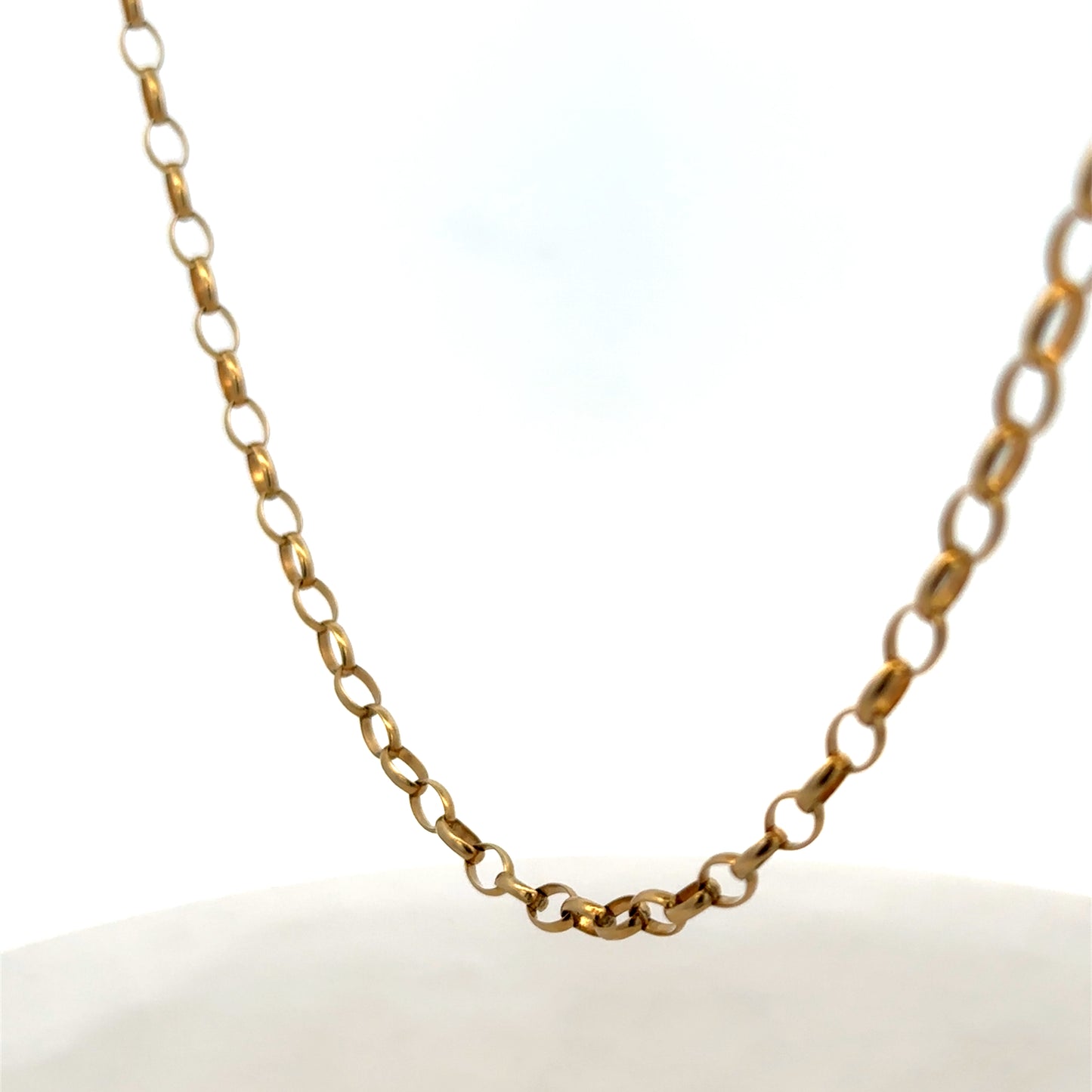 9ct yellow gold belcher chain from Reeves and Sons, 7.8g, close-up of the textured linked chain with a polished finish.