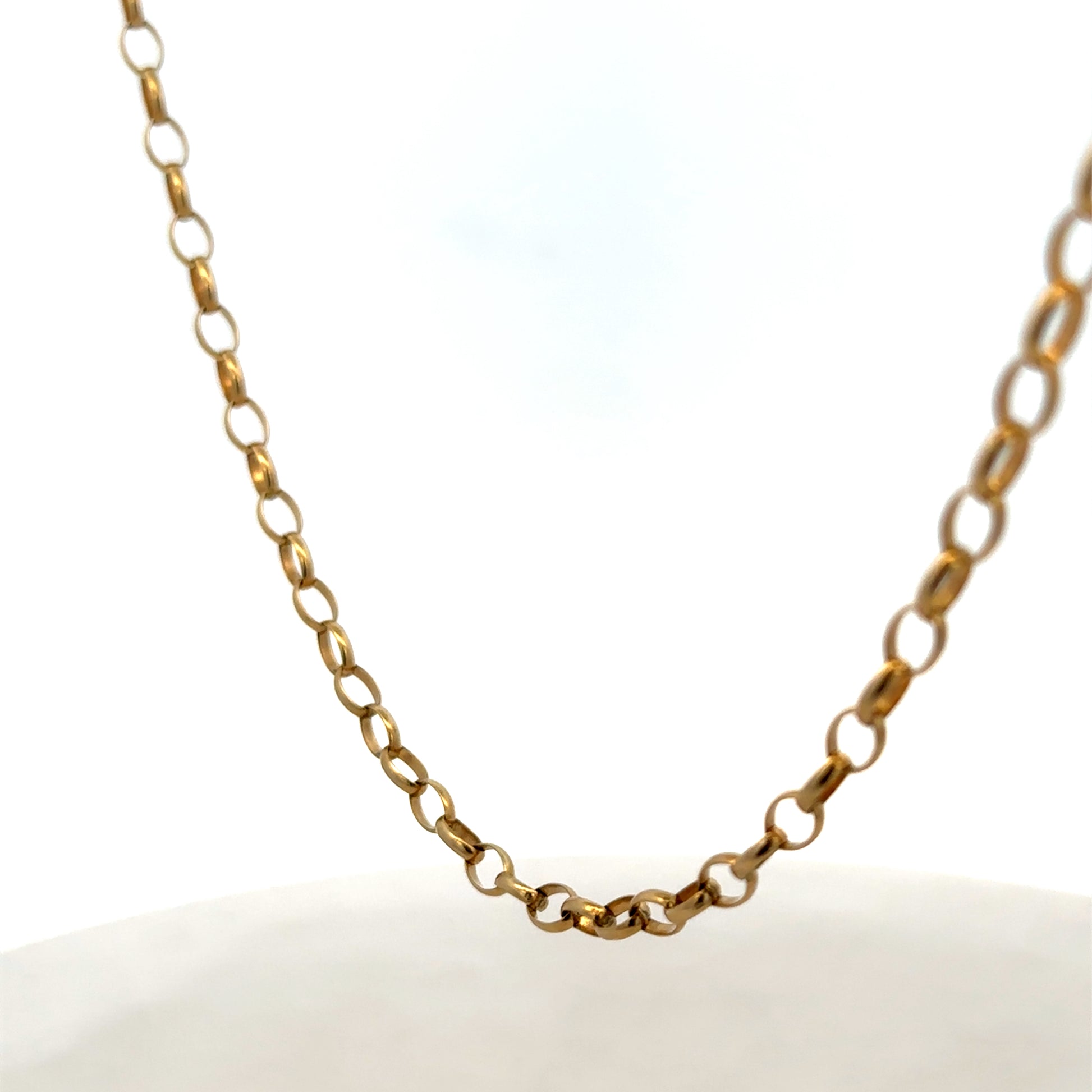 9ct yellow gold belcher chain from Reeves and Sons, 7.8g, close-up of the textured linked chain with a polished finish.