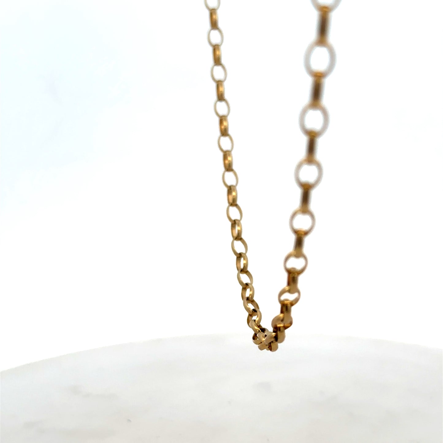 9ct yellow gold belcher chain from Reeves and Sons, 7.8g, showing close-up of shiny, linked chain design.
