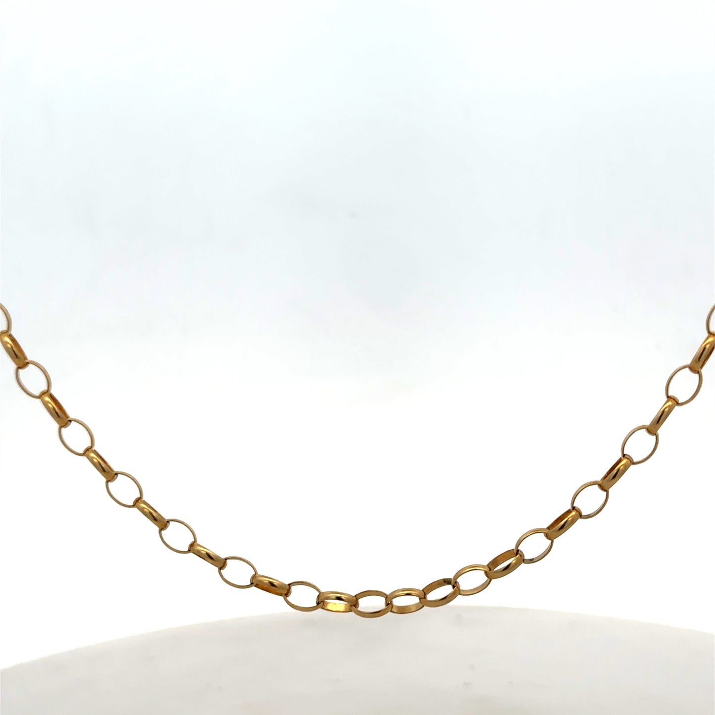 9ct yellow gold belcher chain from Reeves and Sons, weighing 7.8g, with a detailed close-up of the chain links.