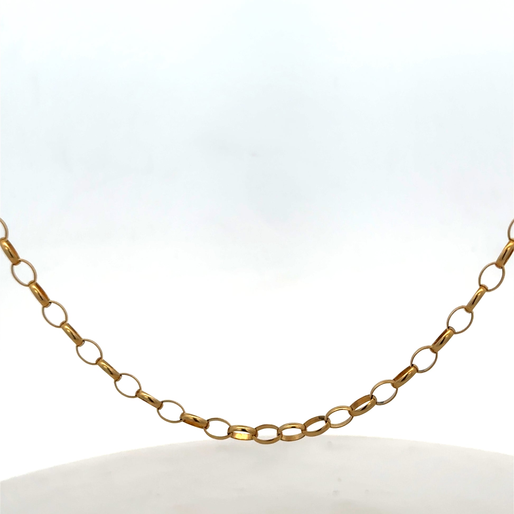 9ct yellow gold belcher chain from Reeves and Sons, weighing 7.8g, with a detailed close-up of the chain links.