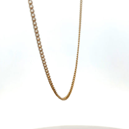 9ct yellow gold chain weighing 4.6g with a classic link design, crafted by Reeves and Sons.