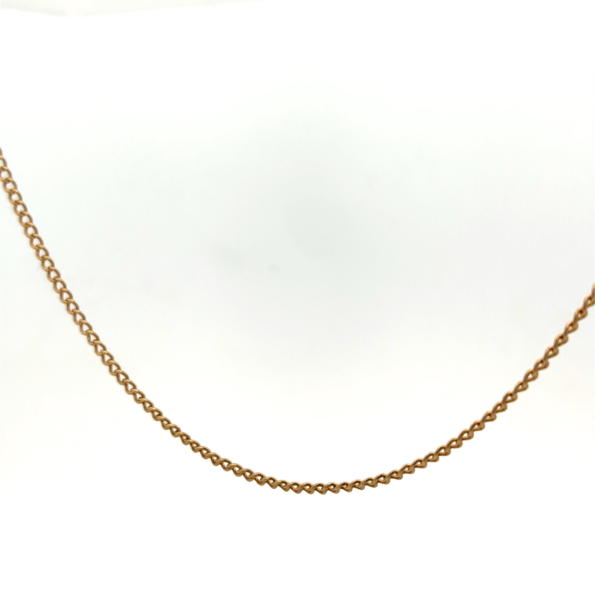 9ct yellow gold chain from Reeves and Sons, weighing 4.6g, with a detailed close-up of the elegant jewelry design.