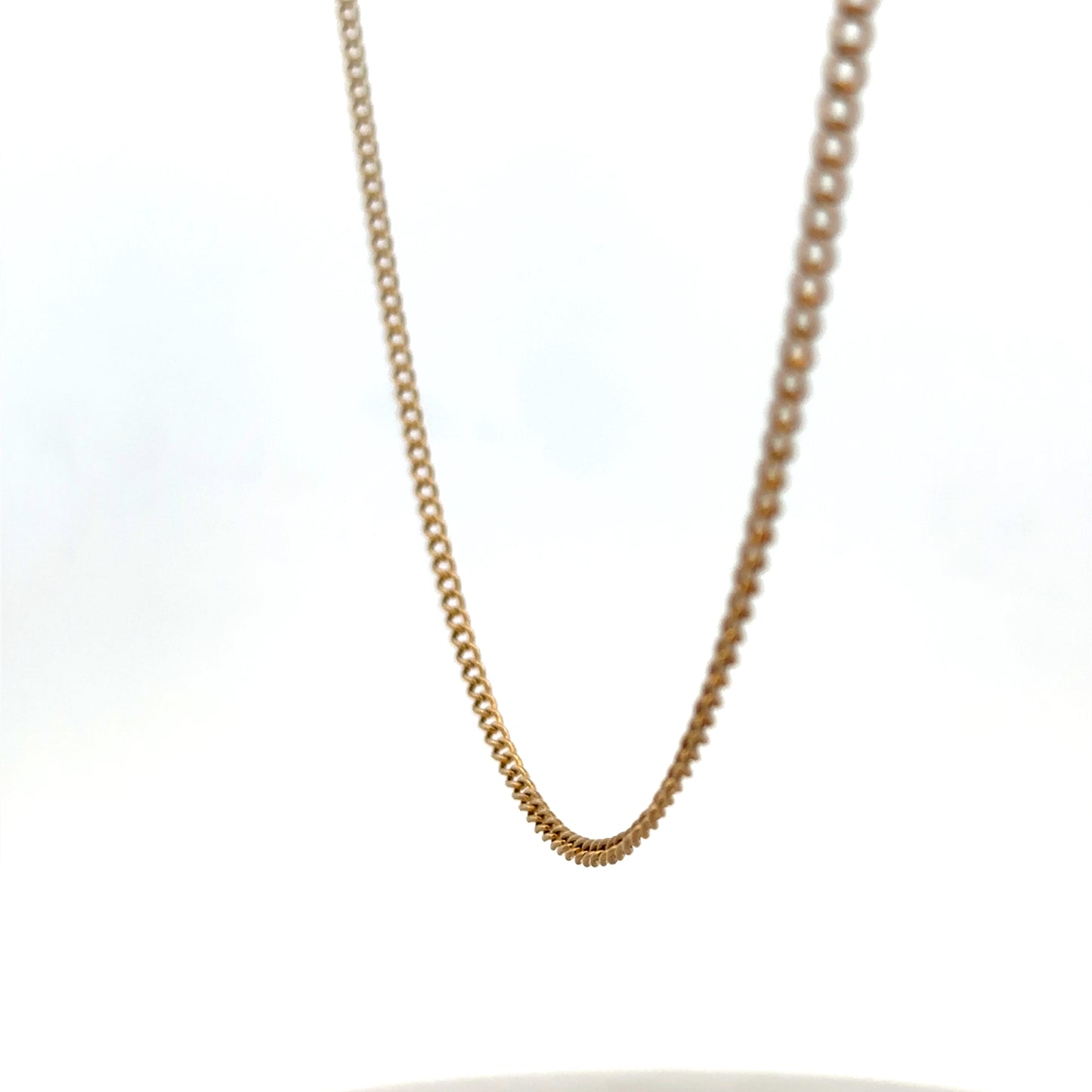 9ct yellow gold chain from Reeves and Sons, weighing 4.6g, with a detailed close-up of the chain links.