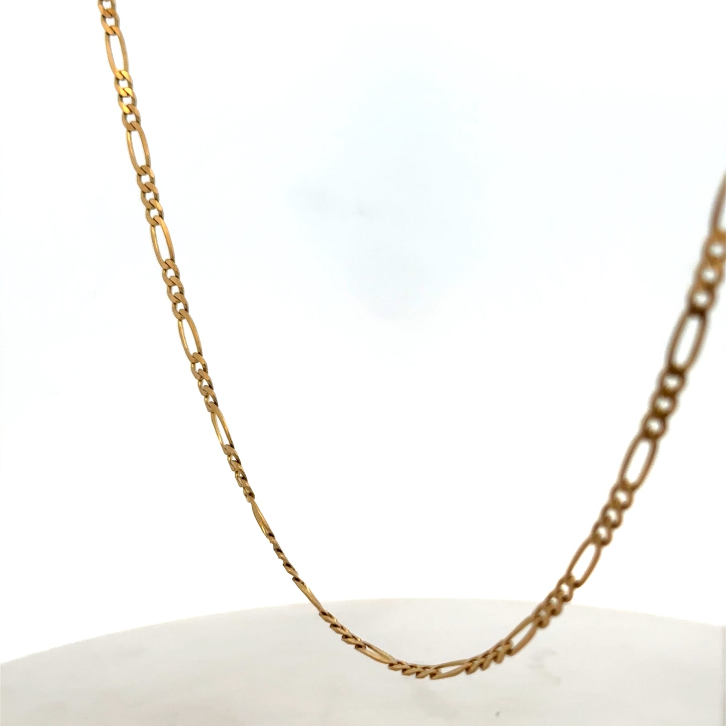 Reeves and Sons 9ct yellow gold figaro chain, 7.1g, showing the textured links and polished finish on a white background.