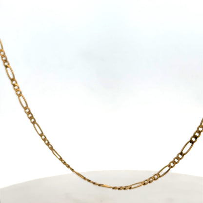 9ct yellow gold Figaro chain weighing 7.1g, featuring interlinked oval links, crafted by Reeves and Sons.
