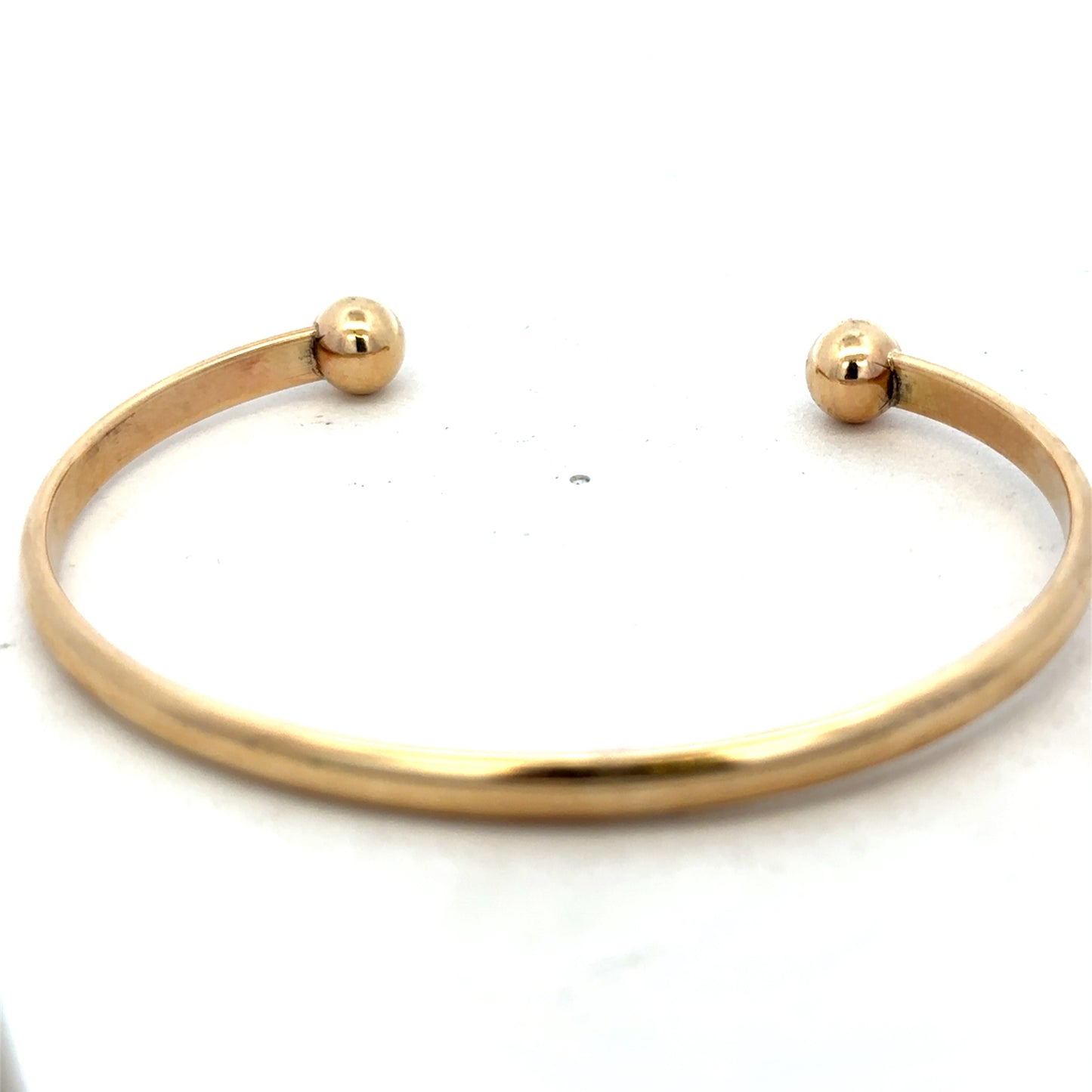 Reeves and Sons 9ct yellow gold bracelet bangle featuring a smooth, shiny finish and elegant design.