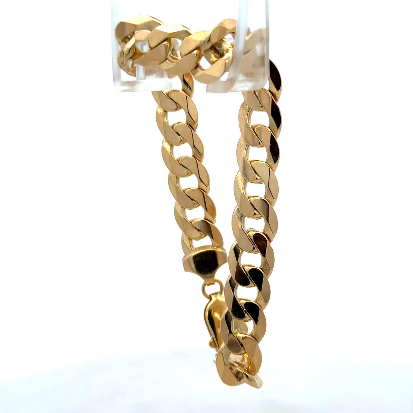 9ct yellow gold curb bracelet weighing 29.9g with a polished finish, featuring classic chain links, by Reeves and Sons.