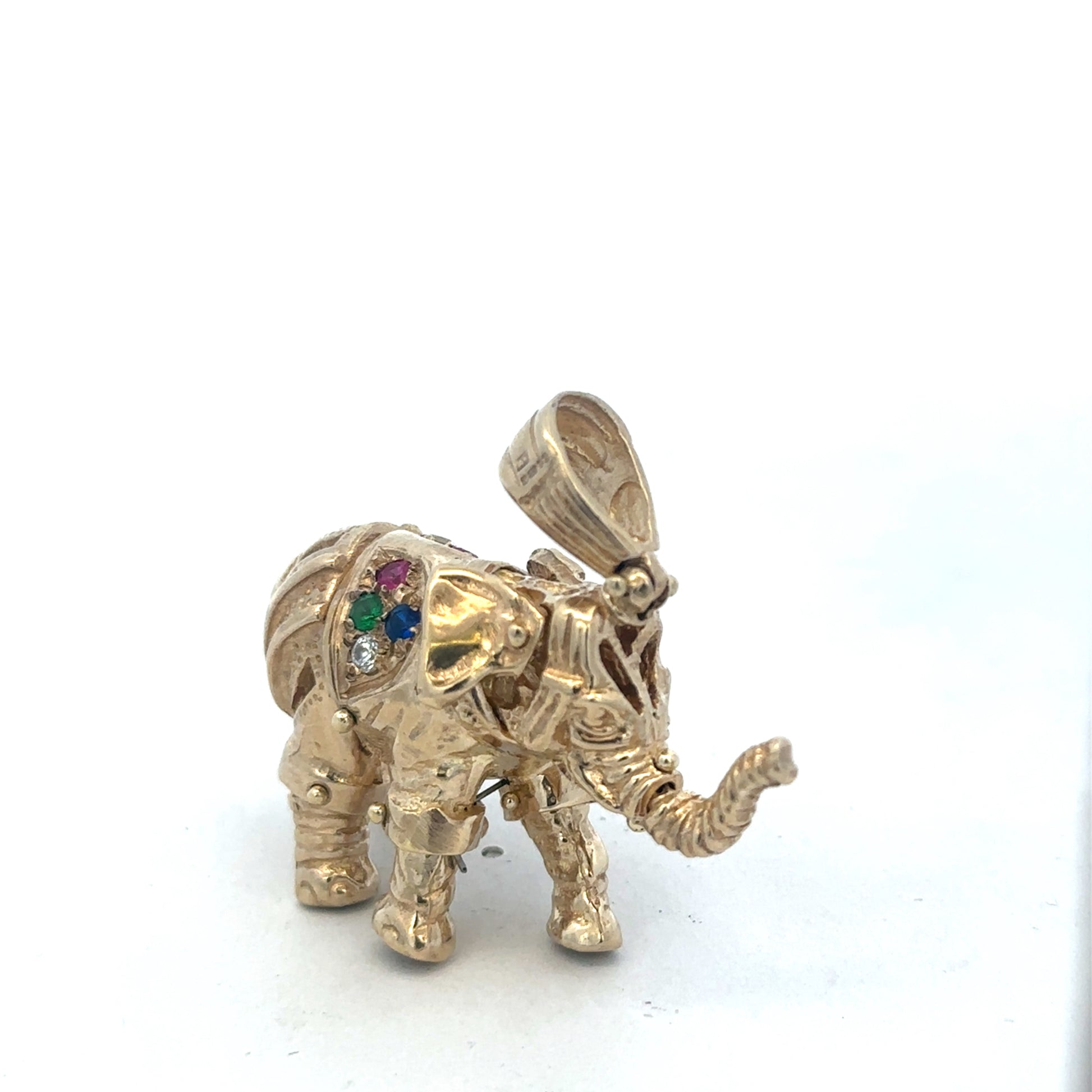 9ct yellow gold elephant pendant weighing 25.3g, featuring detailed craftsmanship, designed by Reeves and Sons.