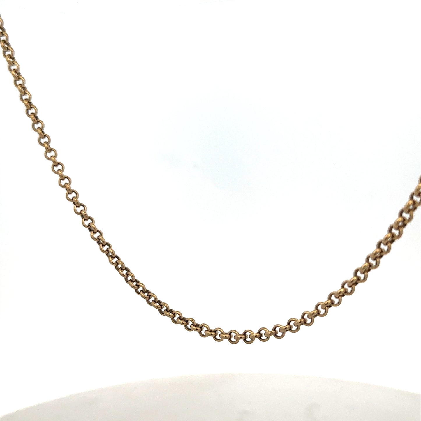 9ct yellow gold belcher chain, Reeves and Sons, 13.4g, close-up of shiny gold chain with linked oval design.