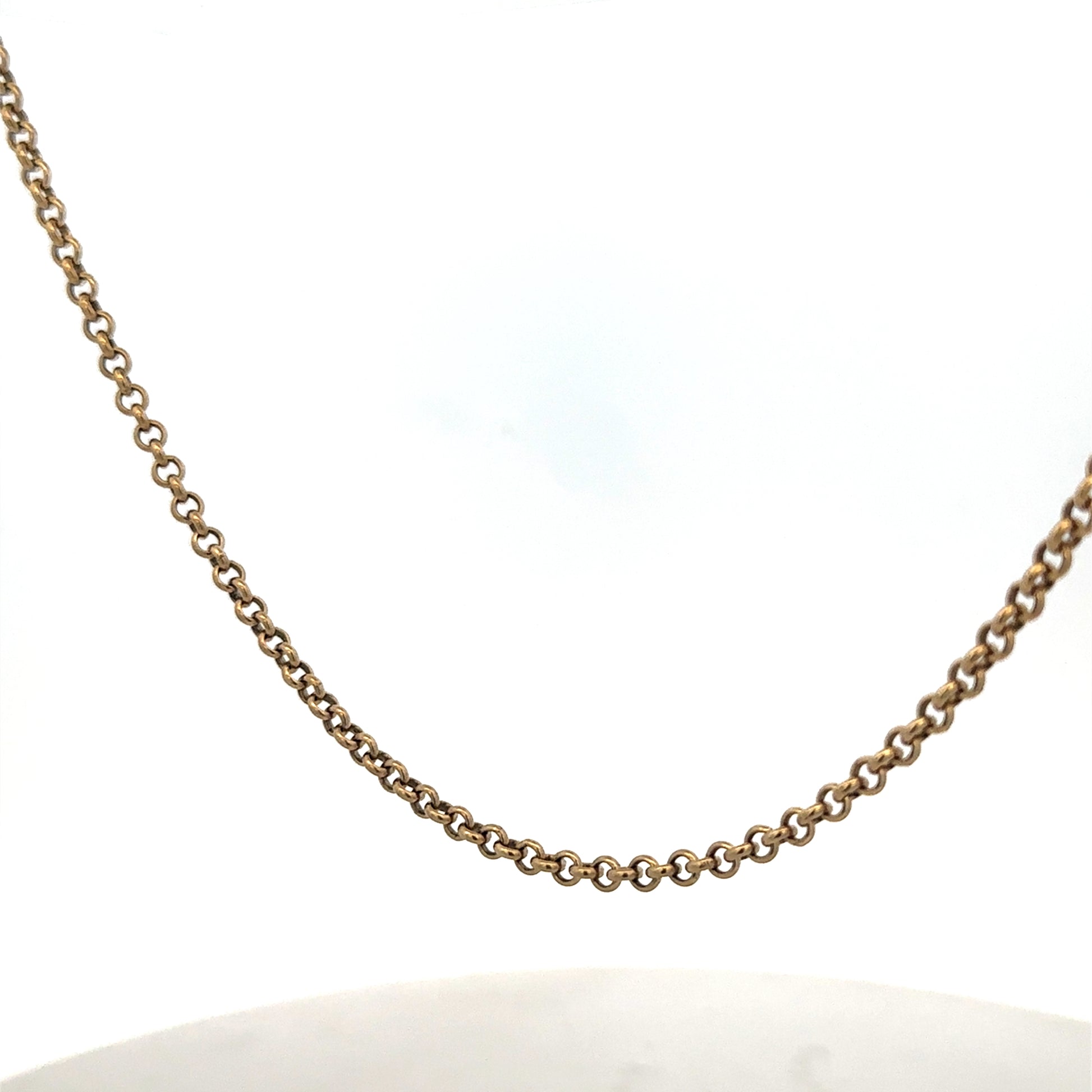 9ct yellow gold belcher chain, Reeves and Sons, 13.4g, close-up of shiny gold chain with linked oval design.