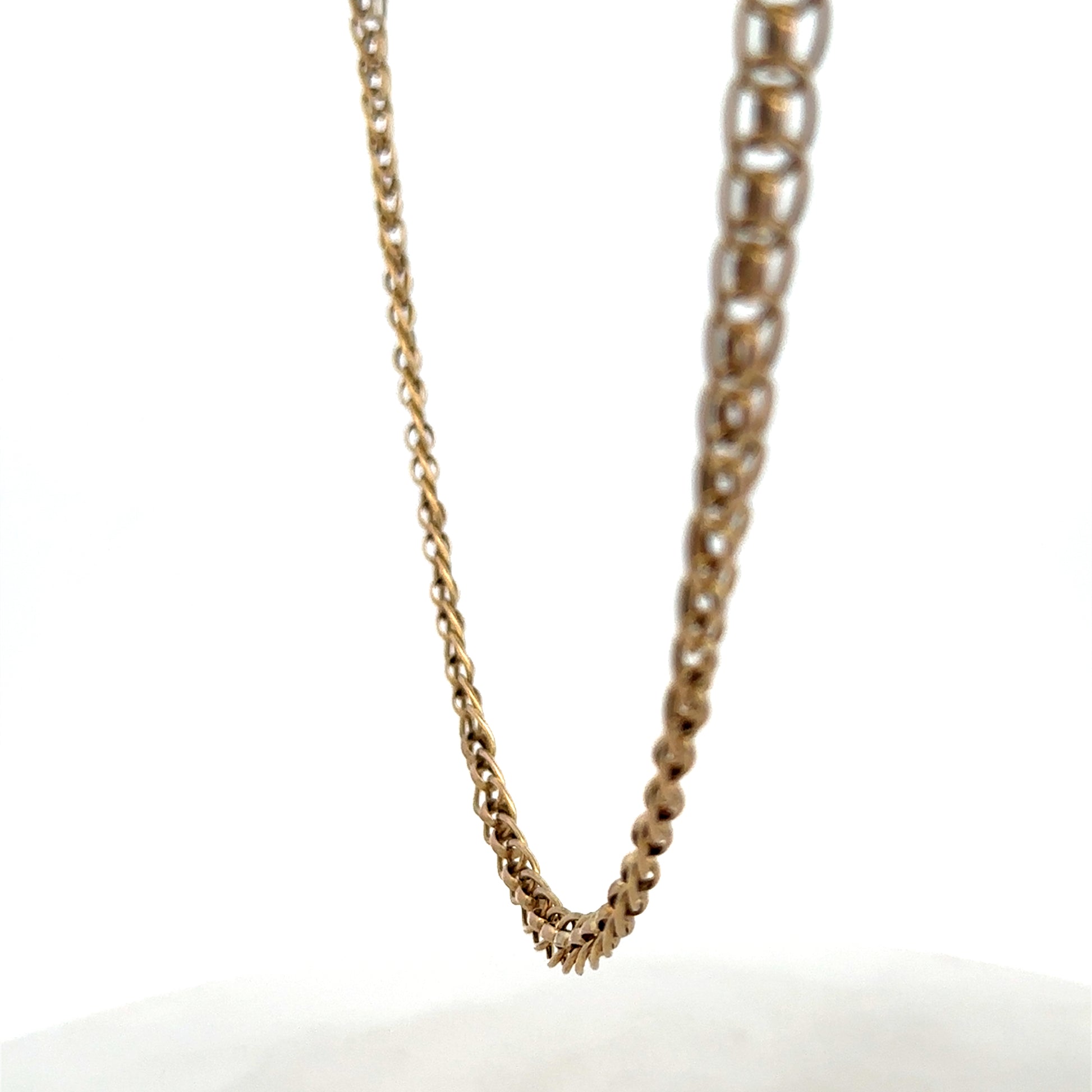 9ct yellow gold double linked chain weighing 7.9g, featuring polished links, from Reeves and Sons.