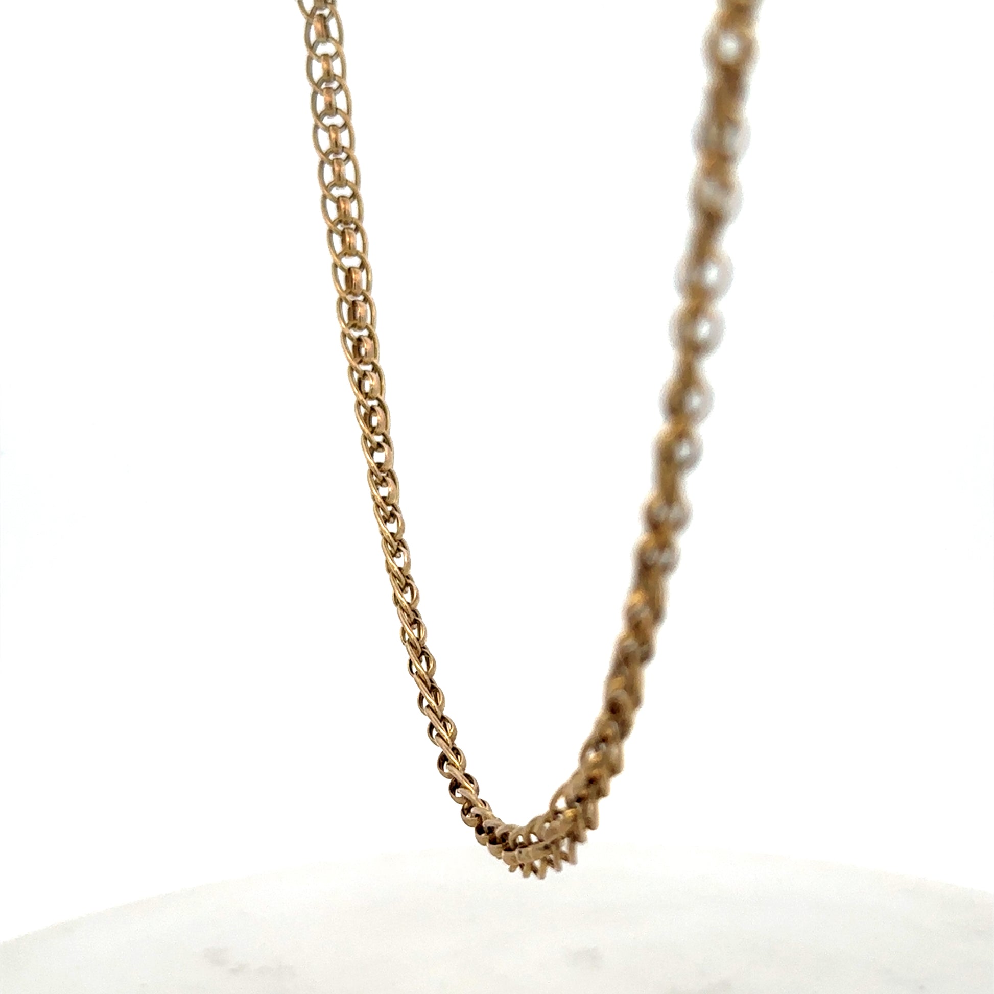 Reeves and Sons 9ct yellow gold double linked chain, 7.9g, showing detailed close-up of shiny gold links.