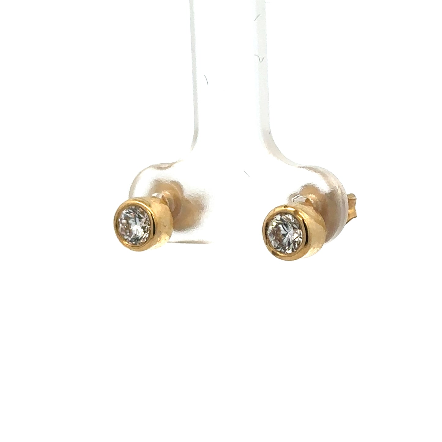 Reeves and Sons 18ct gold diamond stud earrings with 0.84 carats of lab-grown diamonds, set in classic style.