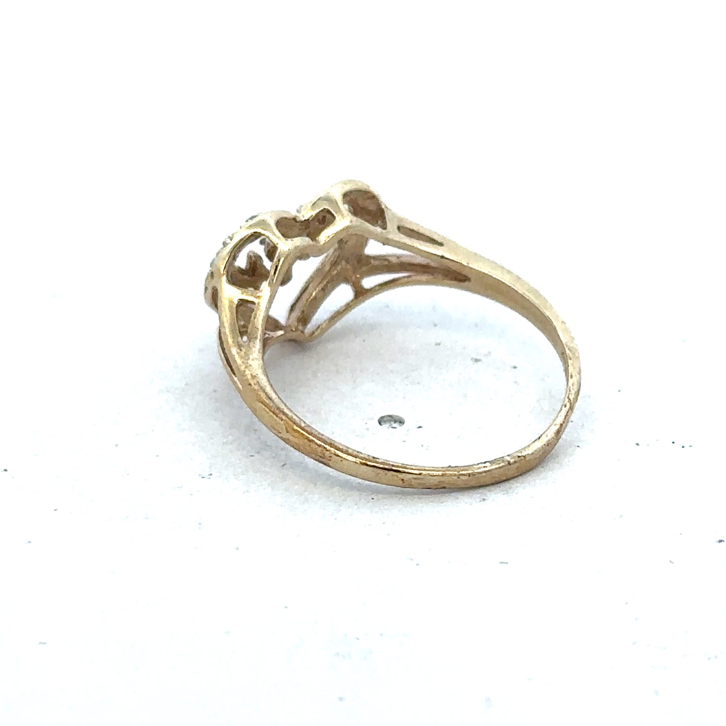 9ct yellow gold MUM ring in size N with engraved design, crafted by Reeves and Sons, displayed on a white background.