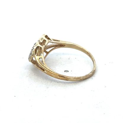 9ct yellow gold MUM ring in size N with engraved lettering, designed by Reeves and Sons, showcasing the detailed craftsmanship.