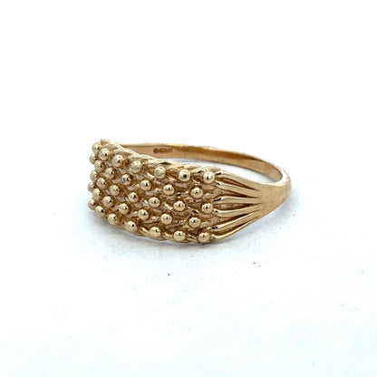 9ct yellow gold keeper ring in size W by Reeves and Sons, featuring a smooth band with a polished finish.