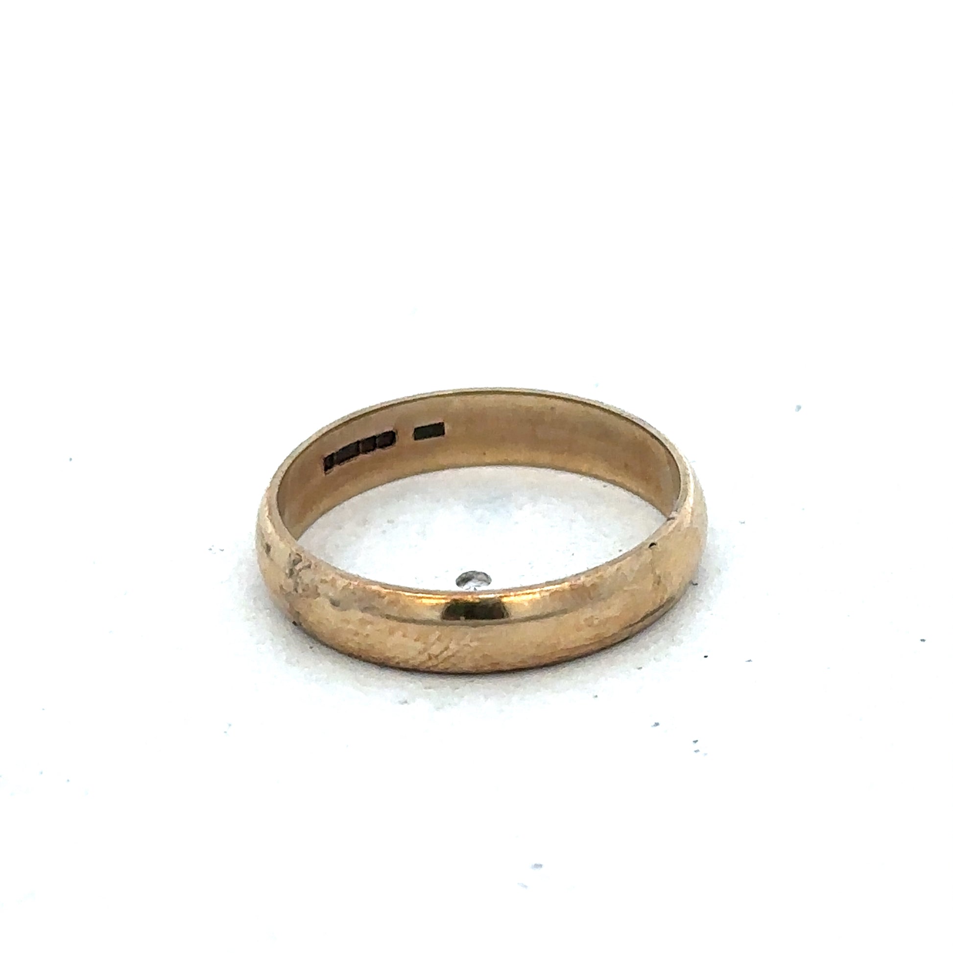 9ct yellow gold band ring in size N, featuring a smooth polished finish, by Reeves and Sons.