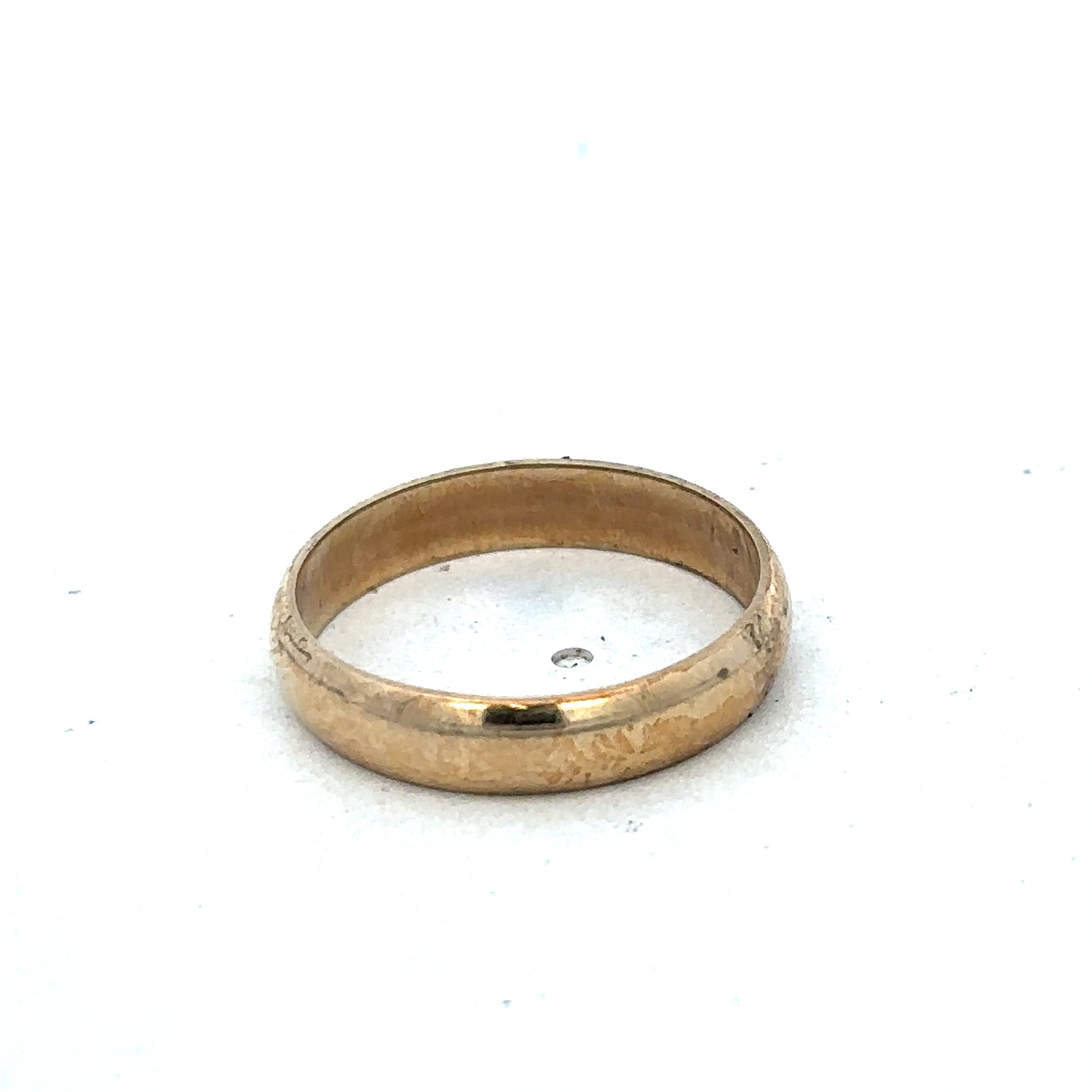 9ct yellow gold band ring in size N with a smooth polished finish, crafted by Reeves and Sons.