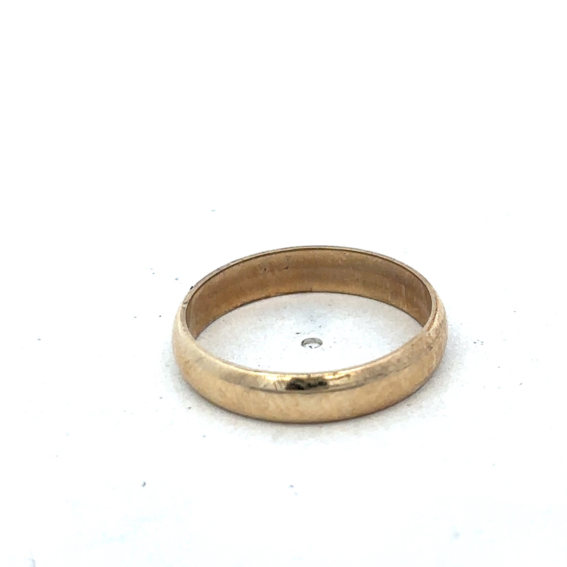 9ct yellow gold band ring in size N with a smooth polished finish, by Reeves and Sons.