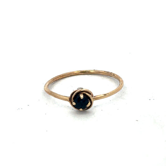 9ct yellow gold ring size M from Reeves and Sons, close-up of the polished band and detailed craftsmanship.