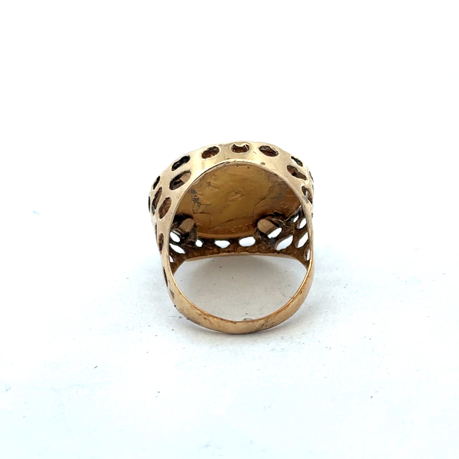 9ct yellow gold 1915 half sovereign ring in size M1/2, featuring intricate design and vintage style from Reeves and Sons.