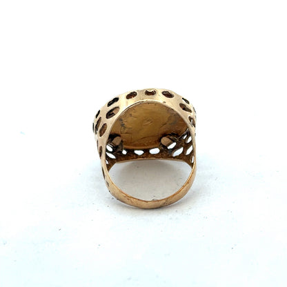 9ct yellow gold 1915 half sovereign ring in size M1/2, featuring intricate design and vintage style from Reeves and Sons.