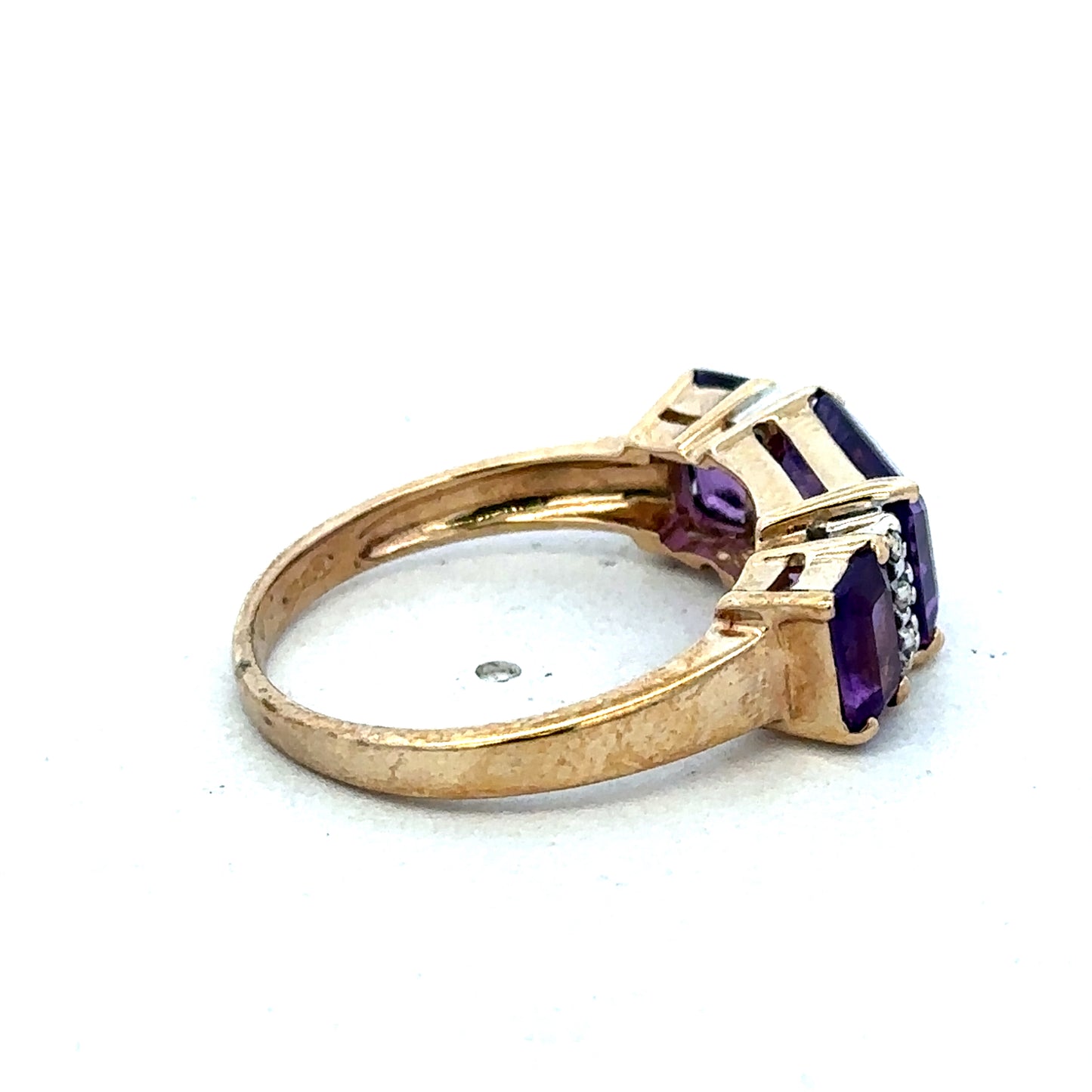 9ct yellow gold amethyst and diamond ring, size N, featuring a central purple amethyst gemstone and sparkling diamonds.