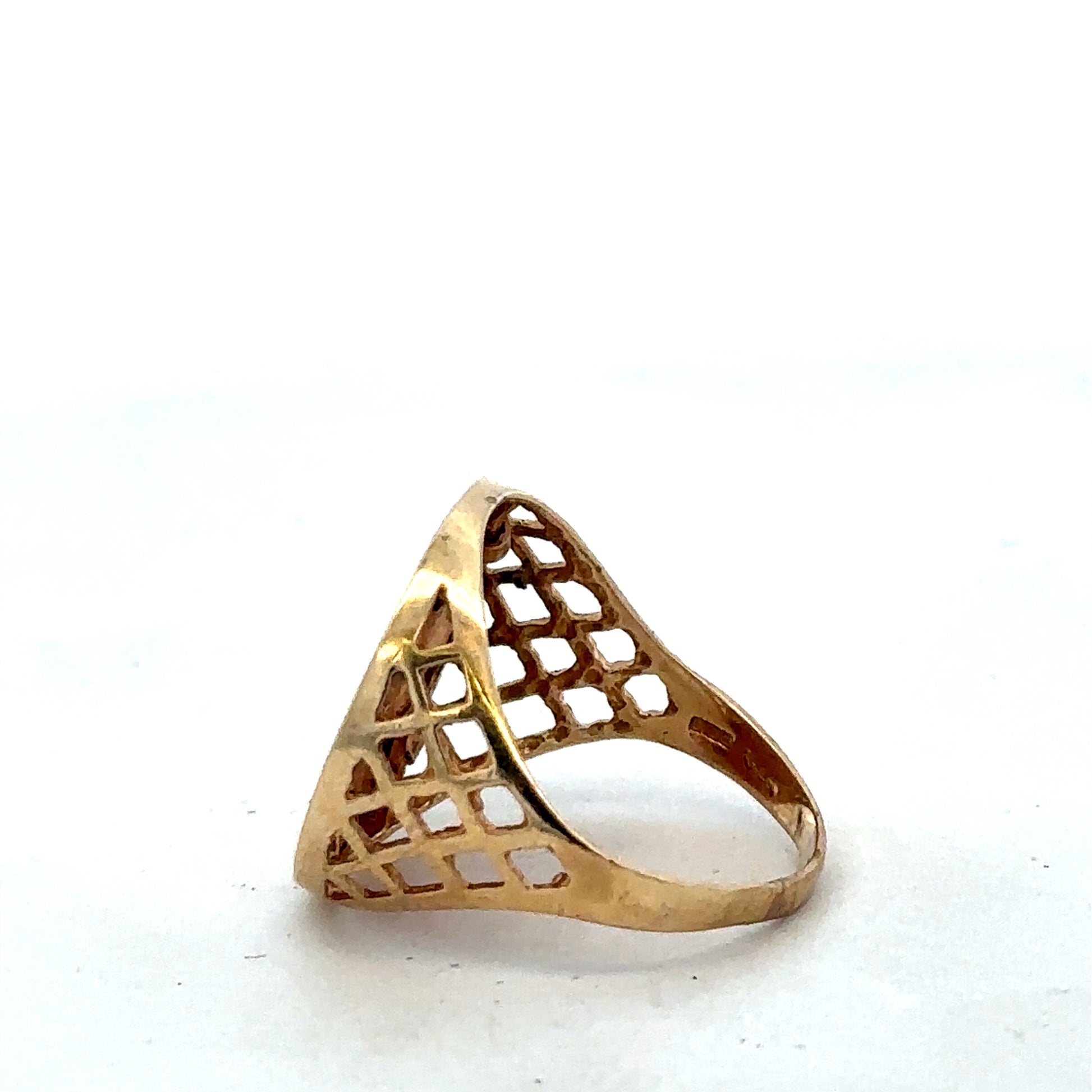 9ct yellow gold St George ring in size V with detailed engraving, crafted by Reeves and Sons.