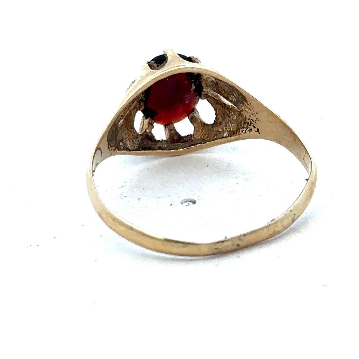9ct yellow gold ring in size V with a smooth polished finish, crafted by Reeves and Sons.