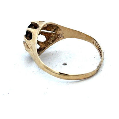 9ct yellow gold ring size V from Reeves and Sons with a smooth polished band and classic design.