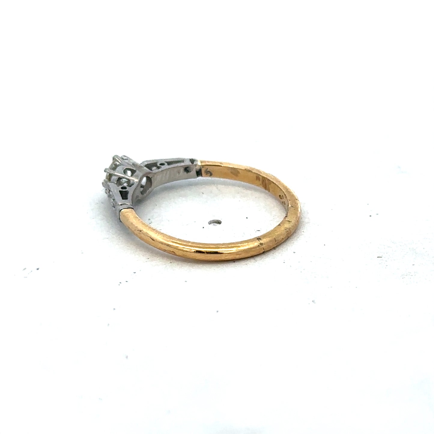 18ct yellow gold diamond ring size O by Reeves and Sons, featuring a sparkling diamond centerpiece.