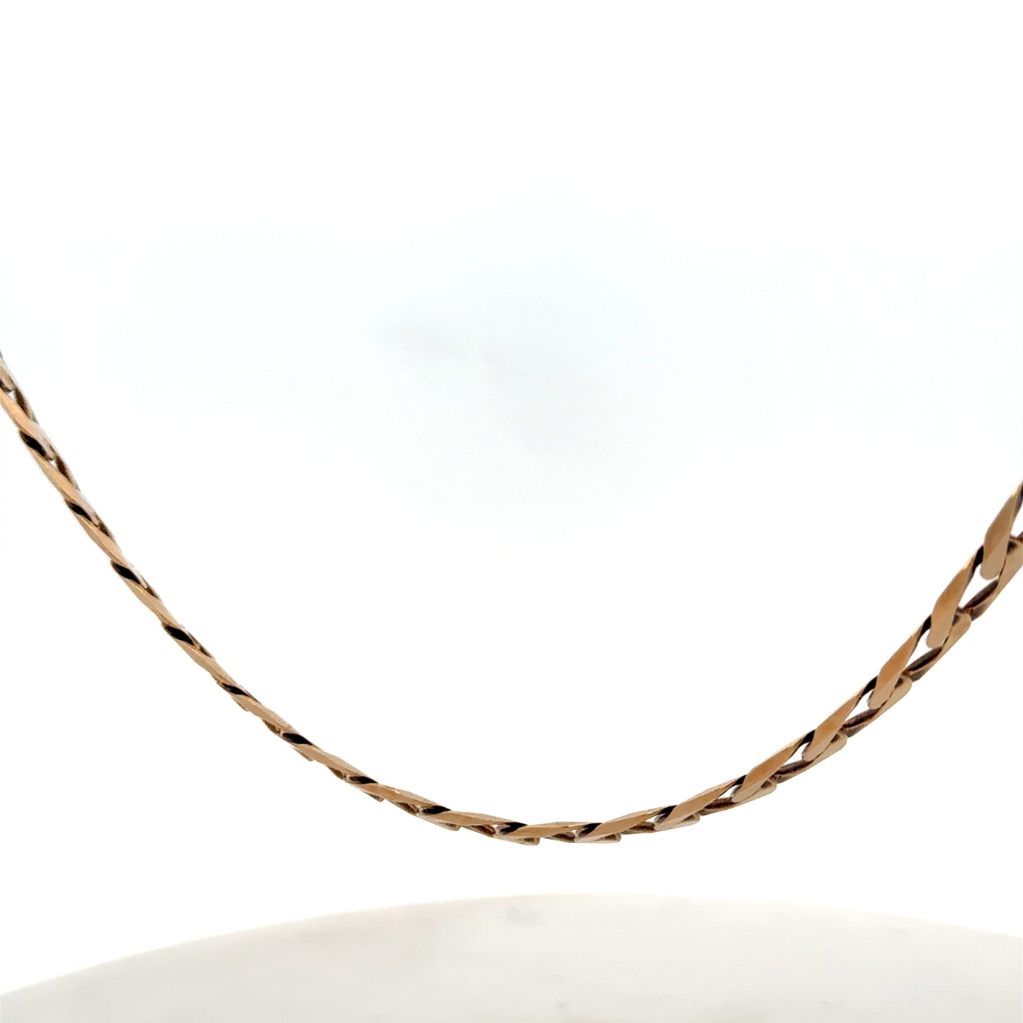 9ct yellow gold curb chain weighing 30.1g, featuring classic linked design from Reeves and Sons.