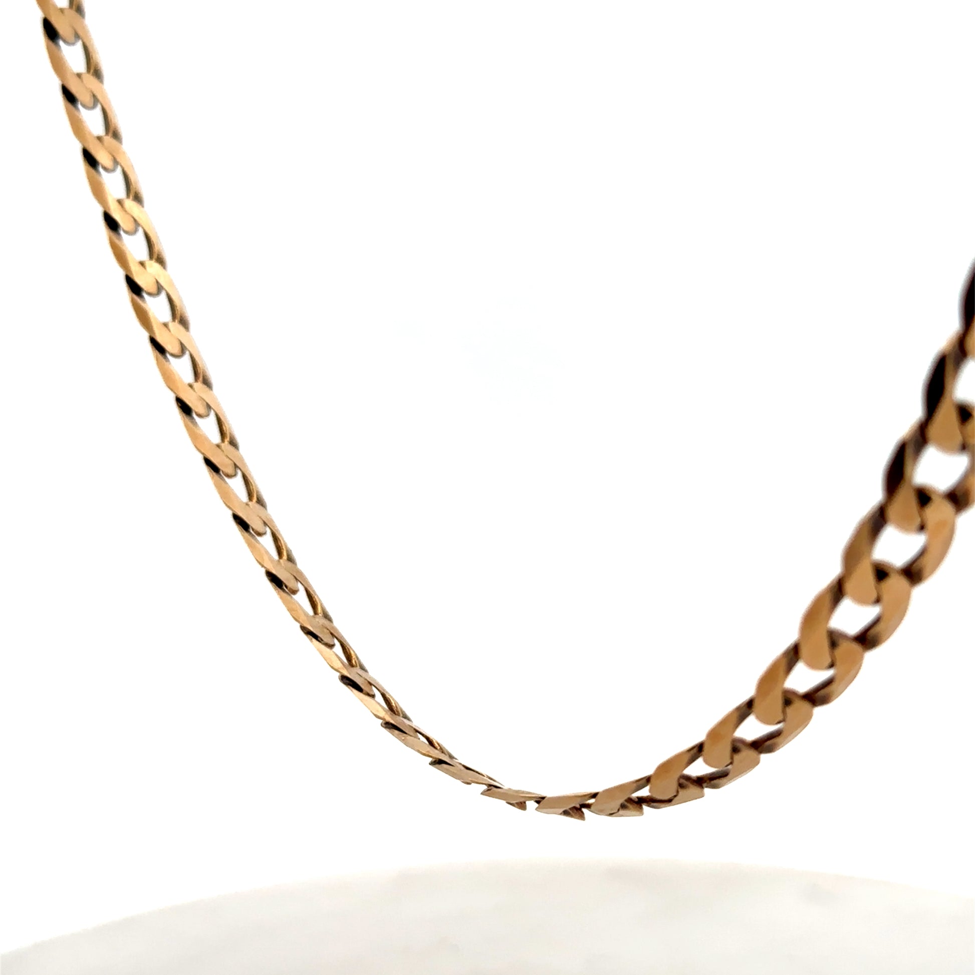 9ct yellow gold curb chain weighing 30.1g, featuring a classic linked design by Reeves and Sons.