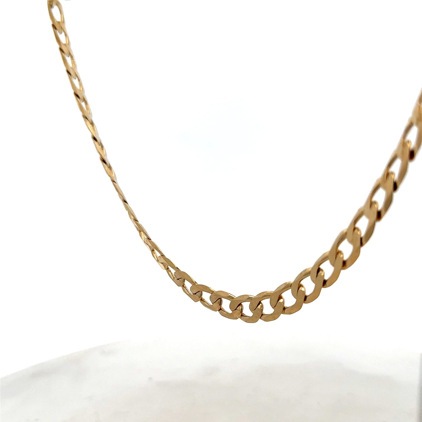 Reeves and Sons 9ct yellow gold curb chain, 27.7g, with detailed links, shown in close-up image.