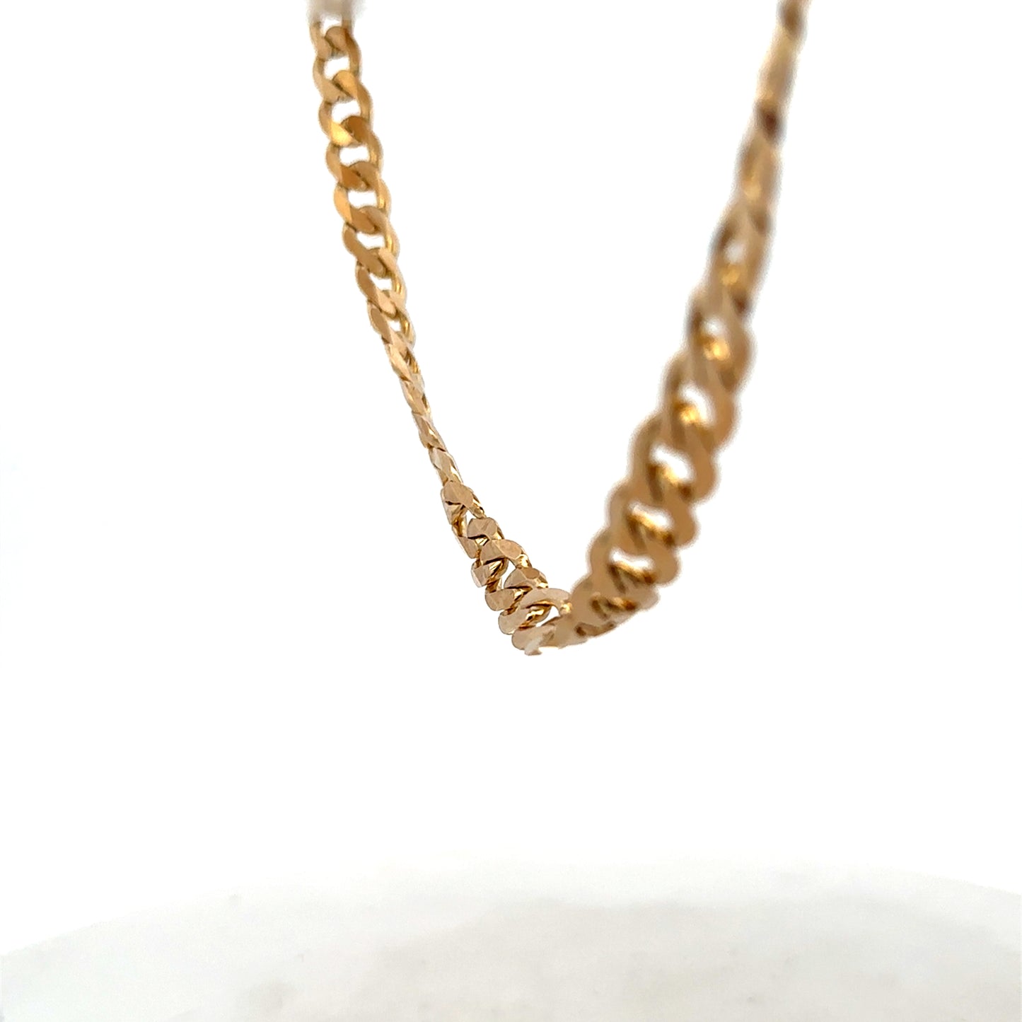 Reeves and Sons 9ct yellow gold curb chain, 44.3g, showing the thick links and polished finish.