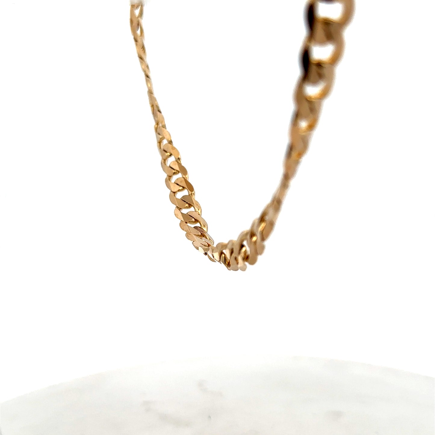 9ct yellow gold curb chain by Reeves and Sons, 44.3g, showing a close-up of the textured gold links.