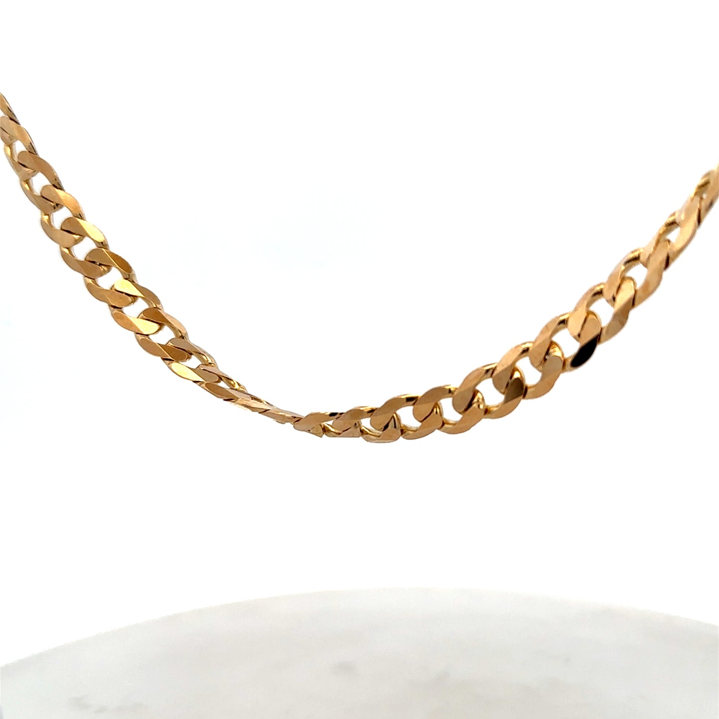 Reeves and Sons 9ct yellow gold curb chain weighing 44.3g, close-up view showing links and gold shine.
