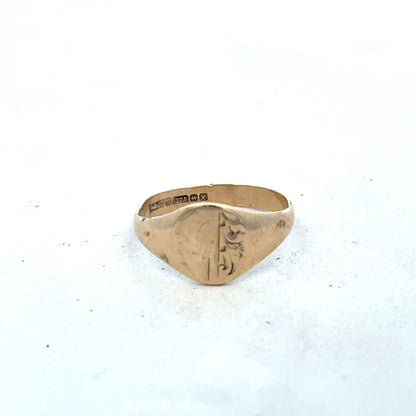 9ct yellow gold signet ring in size M with Reeves and Sons branding, featuring a polished smooth surface and classic design.