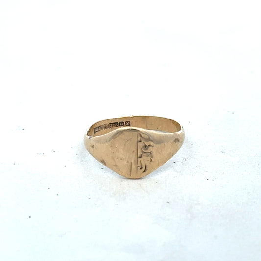 9ct yellow gold signet ring in size M with Reeves and Sons branding, featuring a polished smooth surface and classic design.