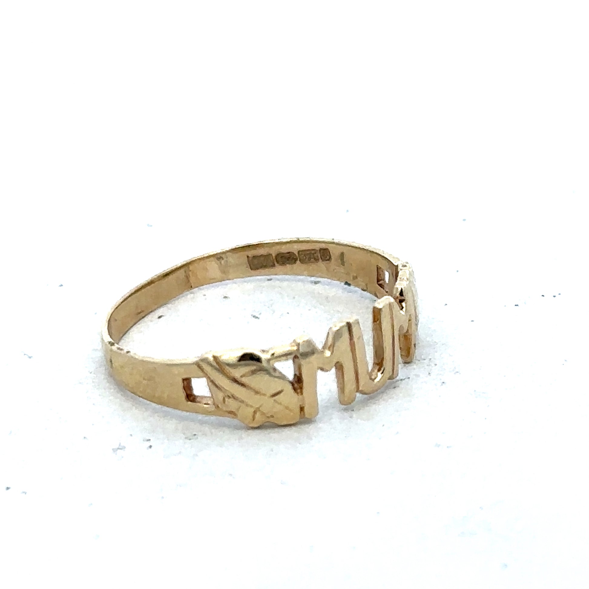 9ct yellow gold MUM ring featuring a smooth band and engraved "MUM," size O, by Reeves and Sons.