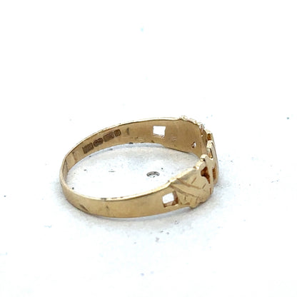 9ct yellow gold MUM ring from Reeves and Sons, size O, featuring a polished band and engraved inscription.