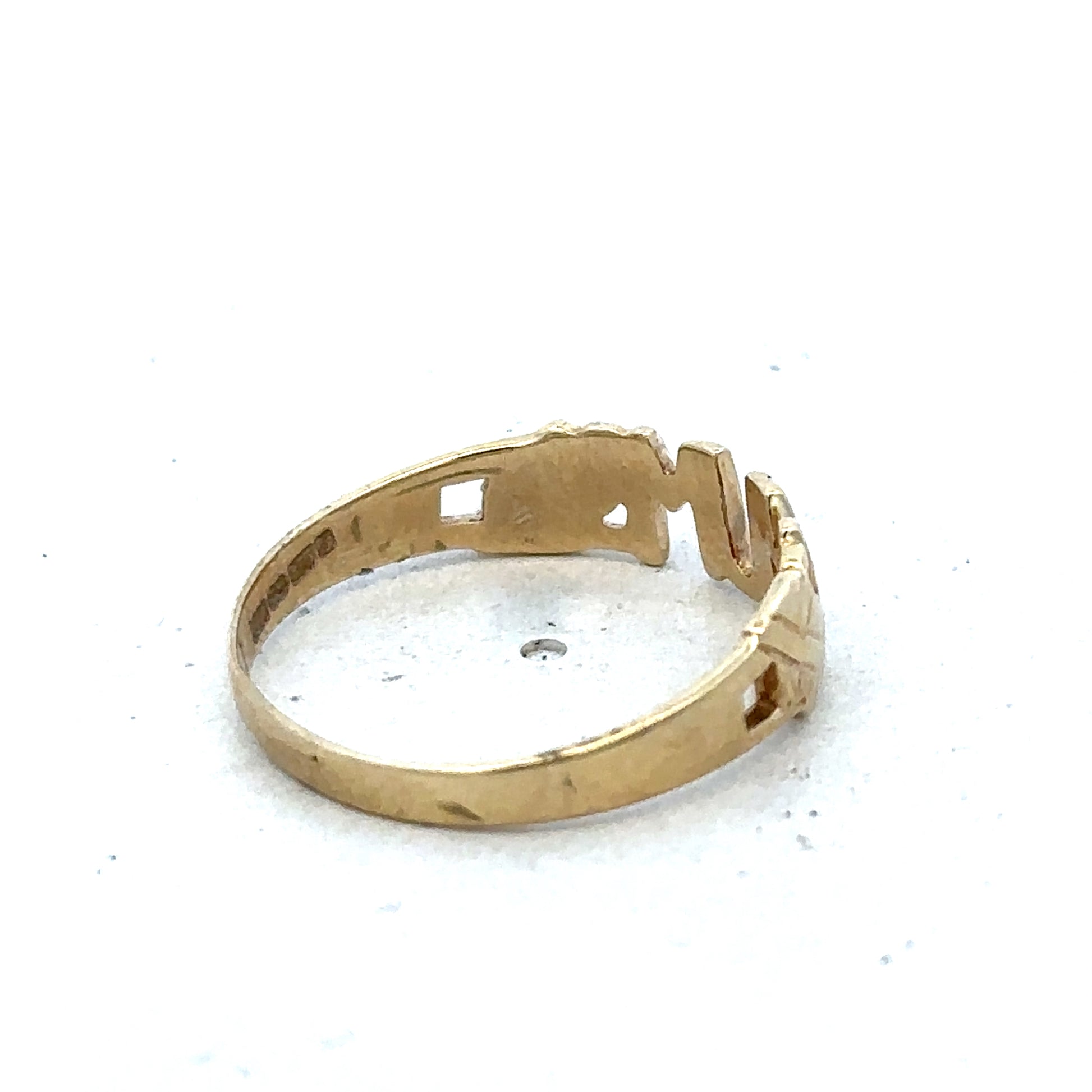 9ct yellow gold MUM ring in size O by Reeves and Sons, featuring a polished band and engraved inscription.