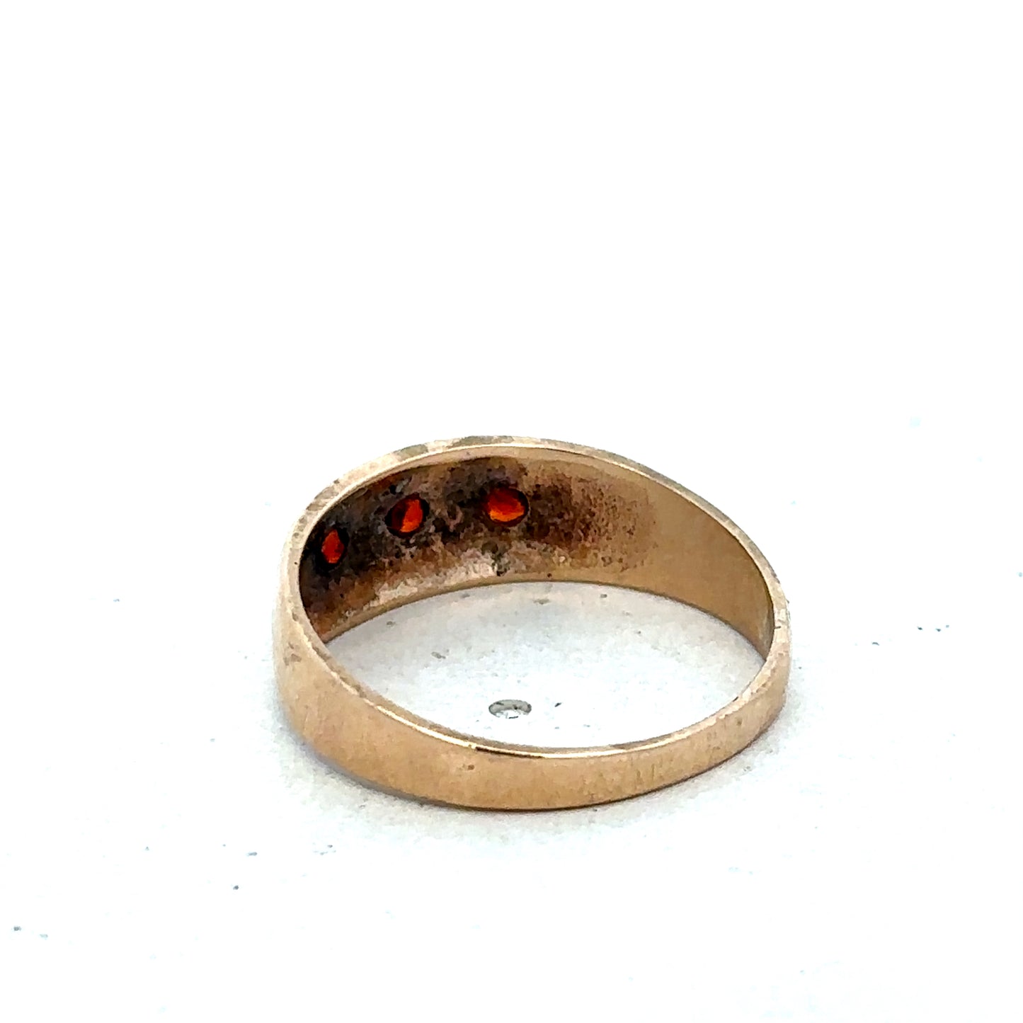 9ct yellow gold garnet ring size N with a central deep red garnet gemstone, crafted by Reeves and Sons.