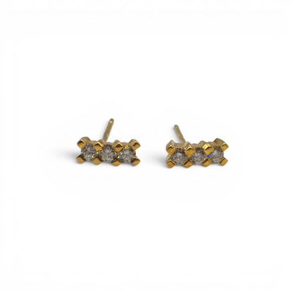 18ct yellow gold diamond stud earrings sh26649b