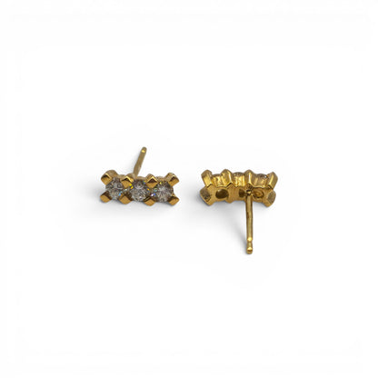 18ct yellow gold diamond stud earrings sh26649b